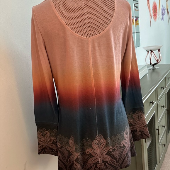 One World Tunic Top   ~ worn twice ~ - Picture 5 of 6